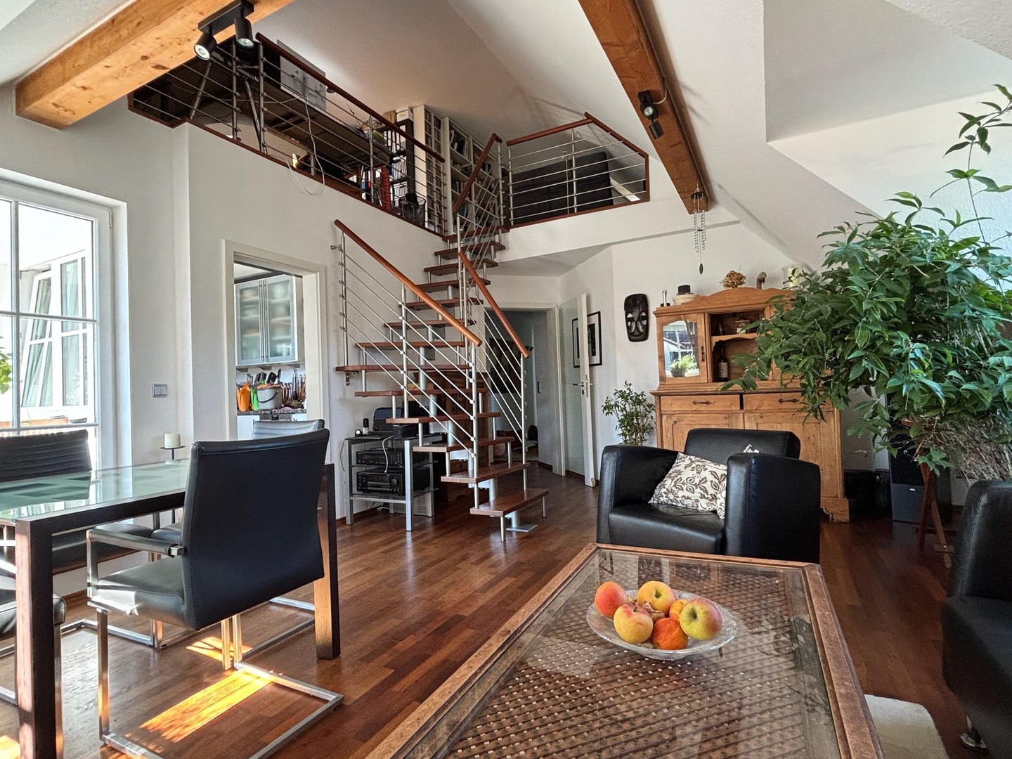 DG Galerie-Wohnung 2,5 Zi. mit sonniger Dachterrasse - Wohntraum für Singles und Paare