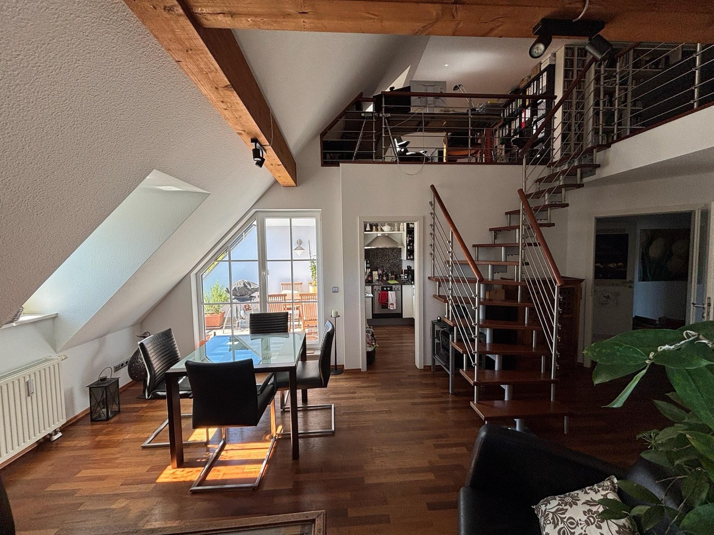 DG Galerie-Wohnung 2,5 Zi. mit sonniger Dachterrasse - Wohntraum für Singles und Paare – München – Vorschaubild 2