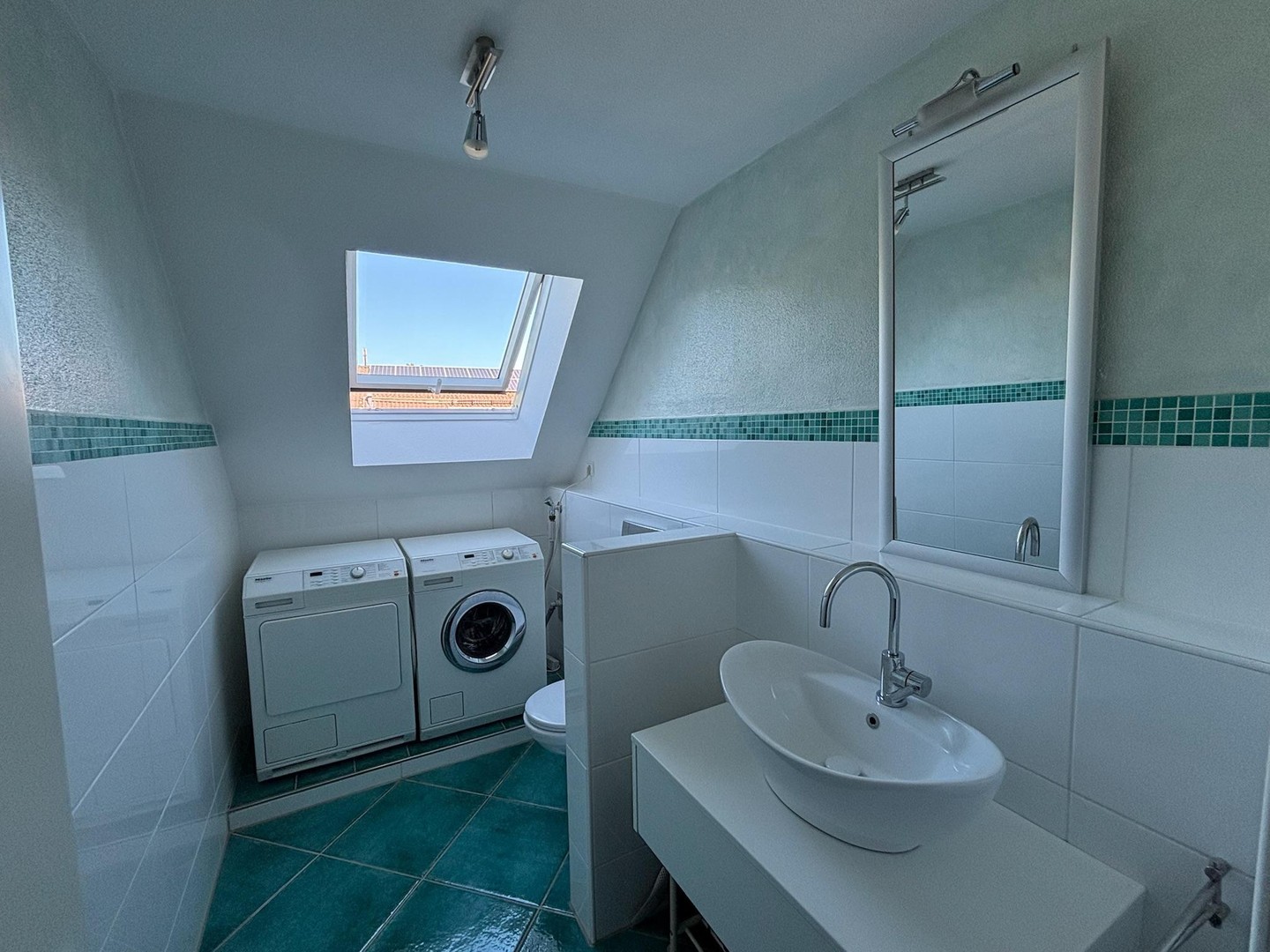 DG Galerie-Wohnung 2,5 Zi. mit sonniger Dachterrasse - Wohntraum für Singles und Paare – München – Vorschaubild 11