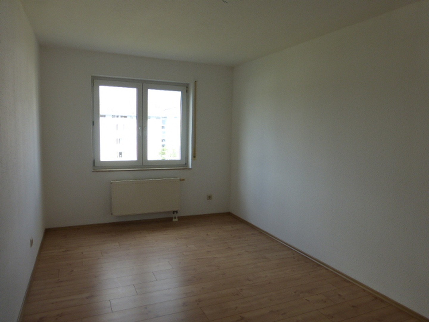 Lichtdurchflutete Dreizimmerwohnung in ruhiger Lage beim Badeniaplatz von Privat – Karlsruhe – Vorschaubild 9