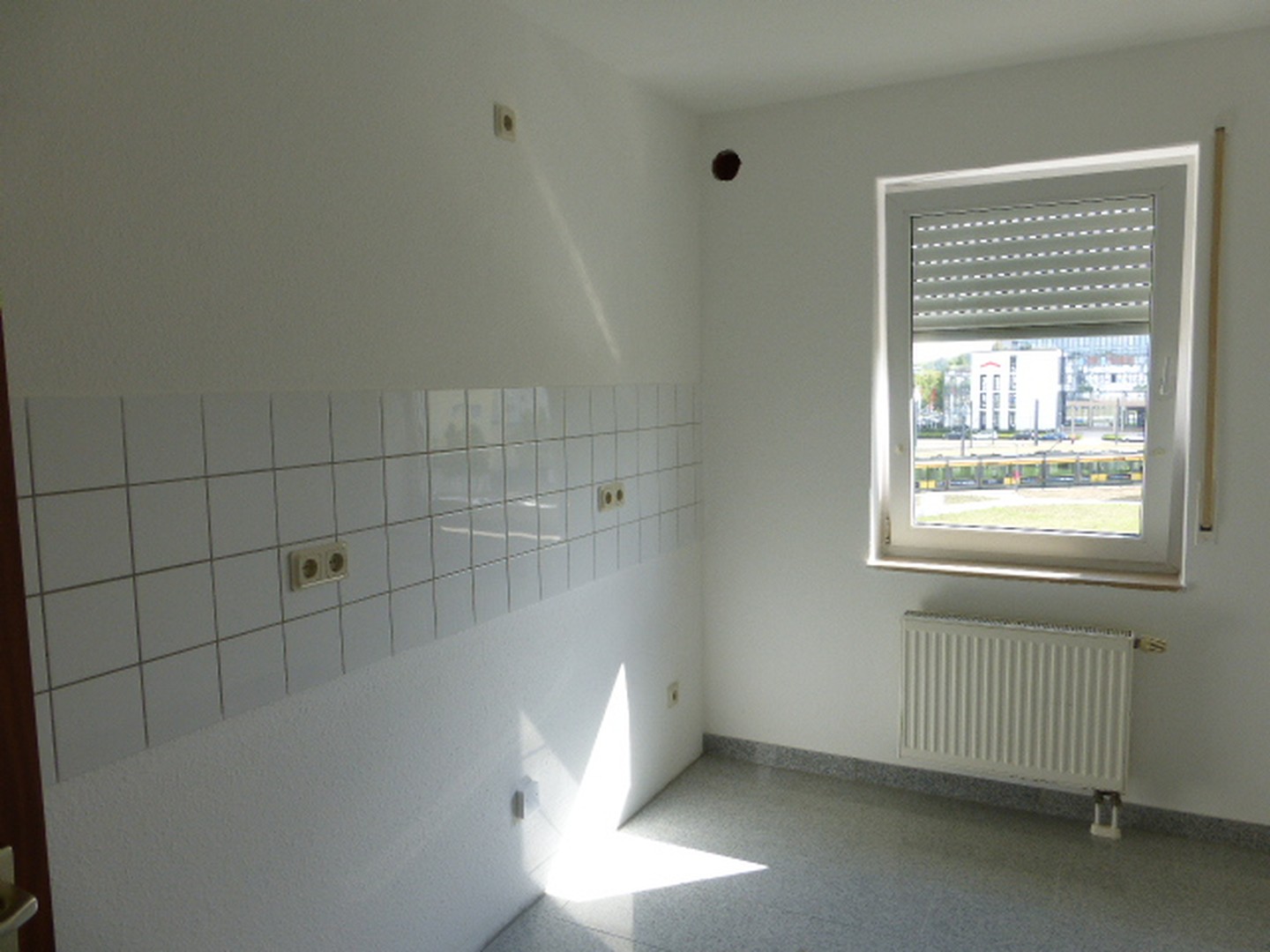 Lichtdurchflutete Dreizimmerwohnung in ruhiger Lage beim Badeniaplatz von Privat – Karlsruhe – Vorschaubild 11