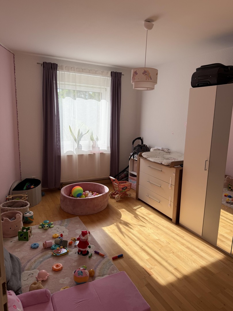 Schön geschnittene Dreizimmerwohnung mit Wohnküche – Köln – Vorschaubild 3