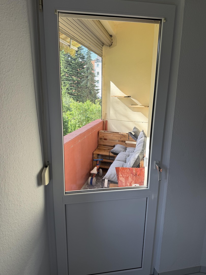 Schön geschnittene Dreizimmerwohnung mit Wohnküche – Köln – Vorschaubild 7