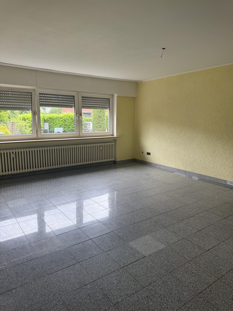 3,5 Zi., 98qm im EG, modernes Bad ,mit Terrasse