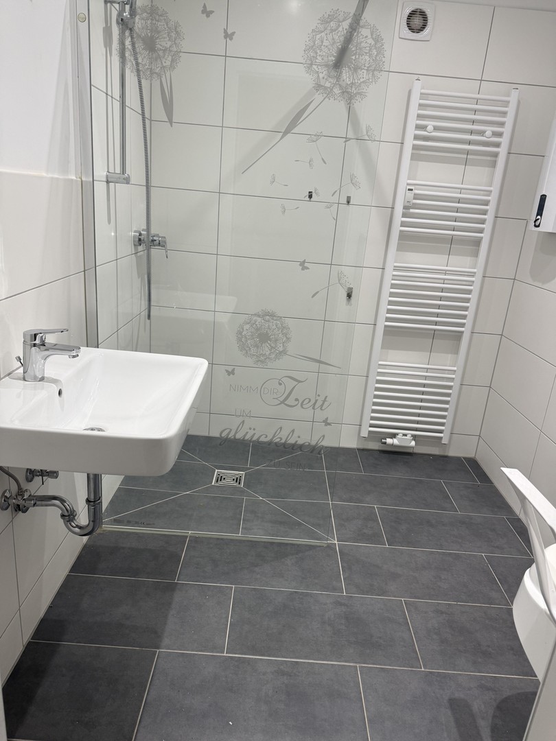 3,5 Zi., 98qm im EG, modernes Bad ,mit Terrasse – Oberhausen – Vorschaubild 2