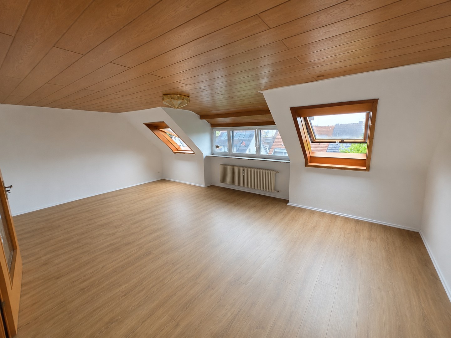 Helle 2-Zimmer-Dachgeschosswohnung (71 m²) in ruhiger Lage nahe Kurpark