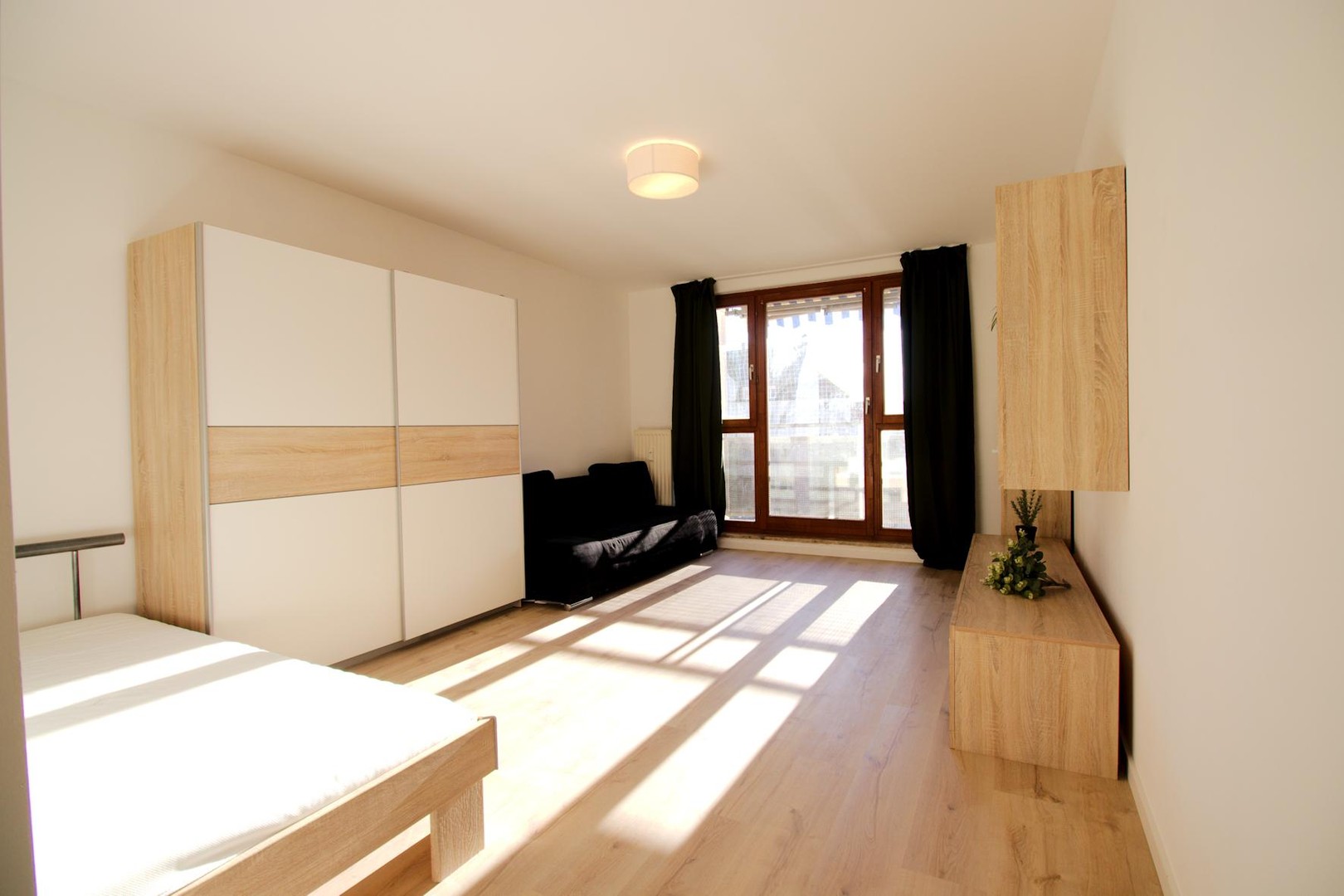 Frisch renovierte und geräumige 1-Zimmer Wohnung mit sehr guter Anbindung – Fürth – Vorschaubild 2