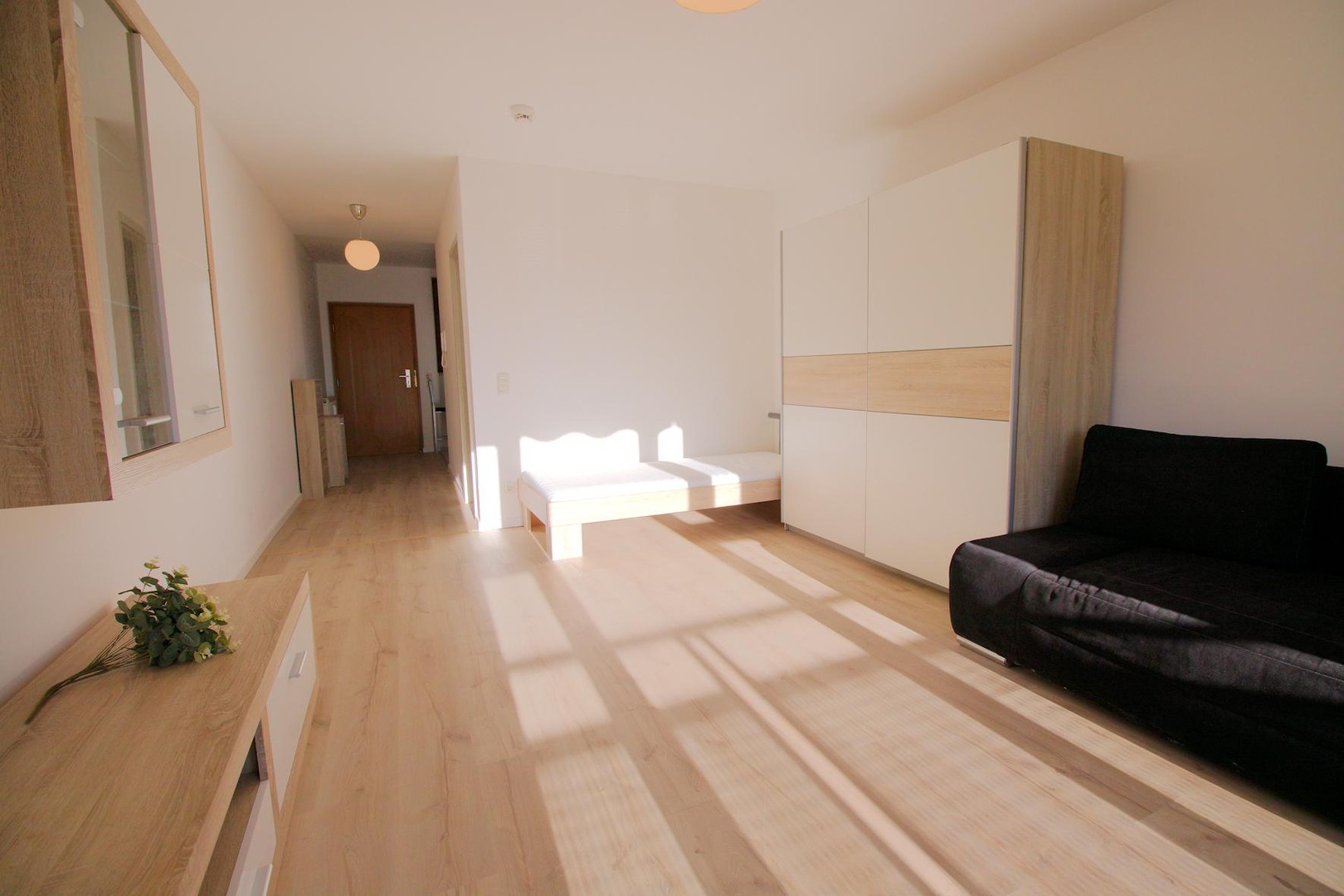Frisch renovierte und geräumige 1-Zimmer Wohnung mit sehr guter Anbindung – Fürth – Vorschaubild 4