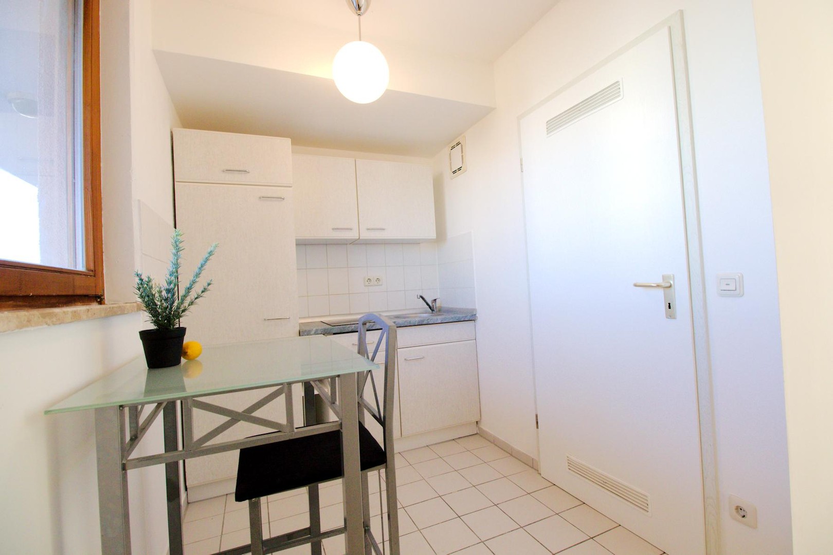 Frisch renovierte und geräumige 1-Zimmer Wohnung mit sehr guter Anbindung – Fürth – Vorschaubild 5