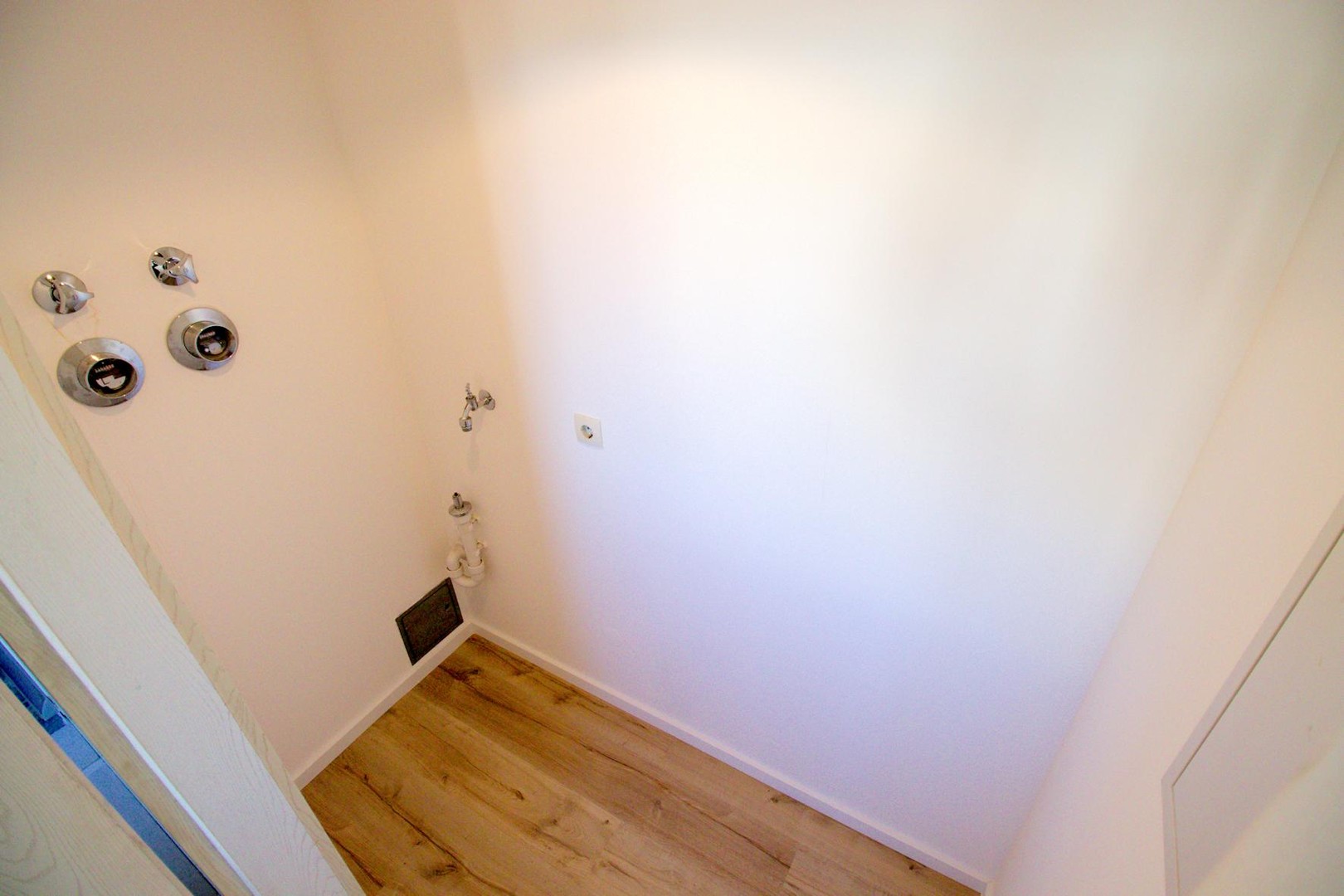 Frisch renovierte und geräumige 1-Zimmer Wohnung mit sehr guter Anbindung – Fürth – Vorschaubild 6