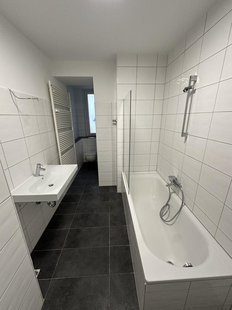 Erstbezug Sanierter Altbau! Wunderschöne 3 ZW + sehr großer Wohnküche! – Nürnberg – Vorschaubild 10