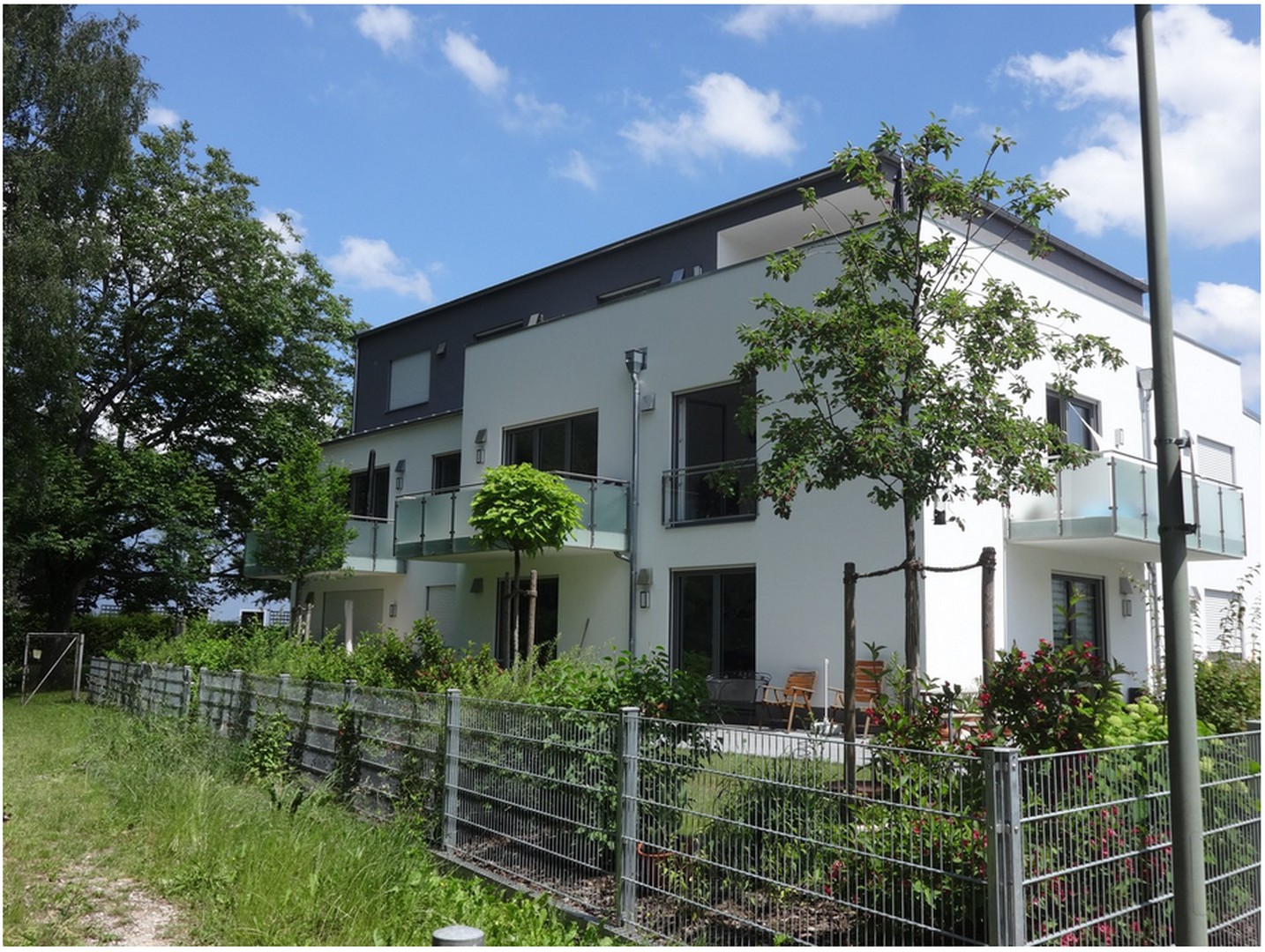 Im Grünen und doch zentral! Ruhige 3,5 Zimmer Wohnung mit großen Balkon in Freising-Stadt/Isarauen