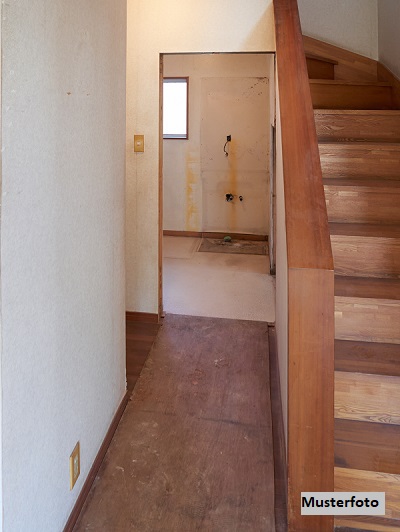 Große Wohnung mit ausgeb. Kellerräumen, Garten und Garage