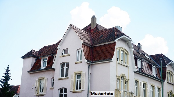 Vierfamilienhaus mit Balkonen - Kapitalanlage .