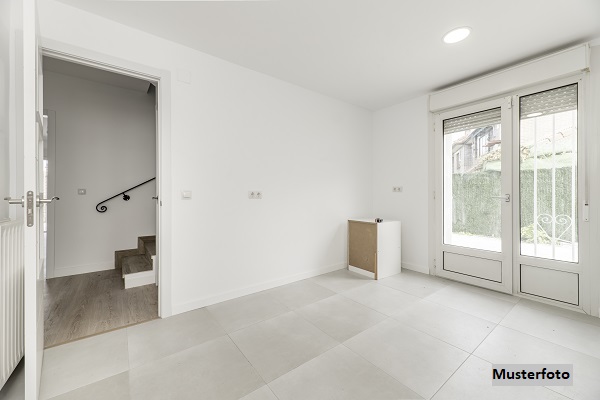 + Doppelhaushälfte mit Garage und Stellplatz +