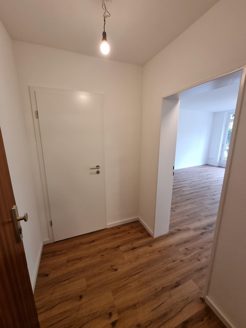 Frisch sanierte 1-Zimmer-Wohnung mit Terrasse – Hamburg – Vorschaubild 2
