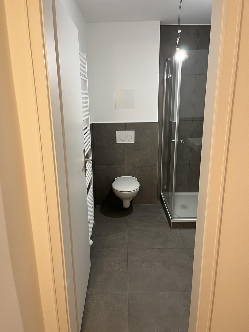 2-Zimmer Wohnung nach Kernsanierung mit EBK, 11qm Terrasse mit Blick nach München und Berge, Keller – München – Vorschaubild 9