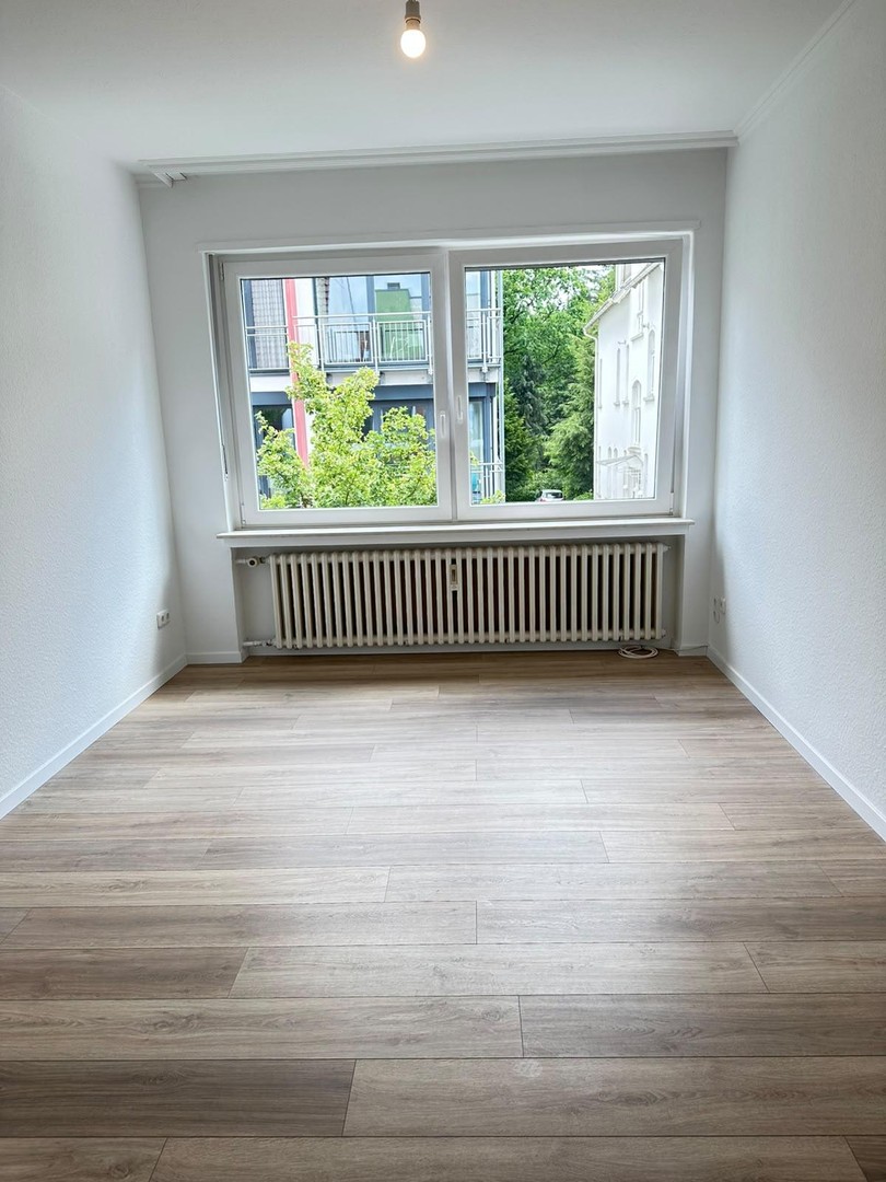 Frisch renoviert! Tolle 2-Zimmer-Wohnung mit Einbauküche und Loggia in Citylage – Bünde – Vorschaubild 4