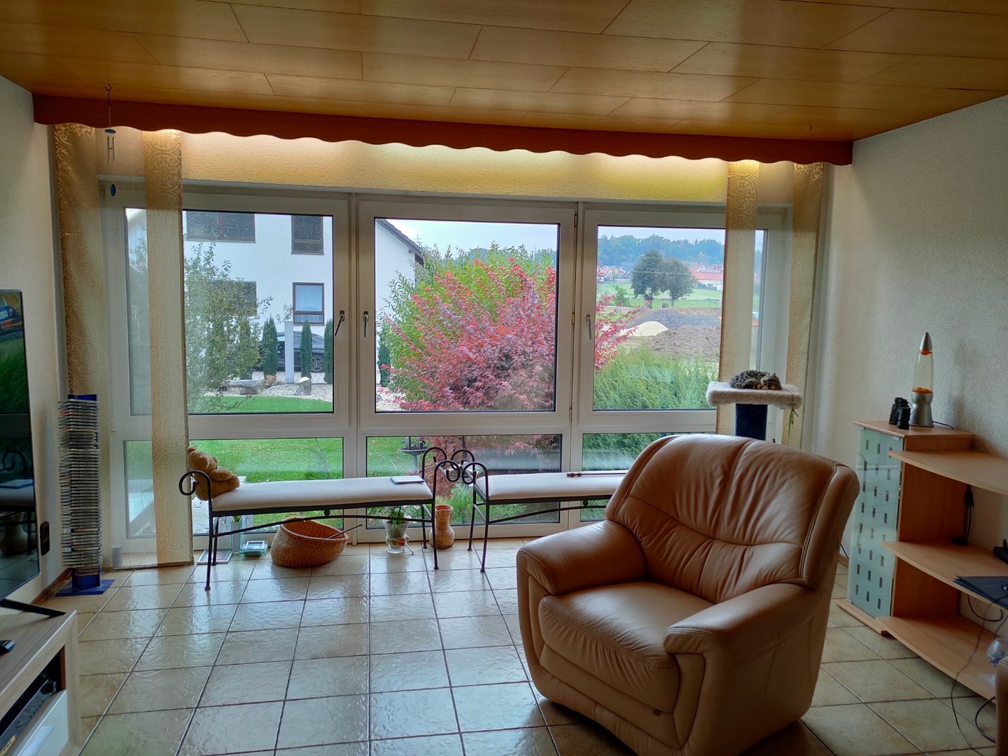 Gepflegte Wohnung im Zweifamilienhaus mit 5 Zimmern sowie Terrasse, Einbauküche und neuem Bad – Holzheim – Vorschaubild 5