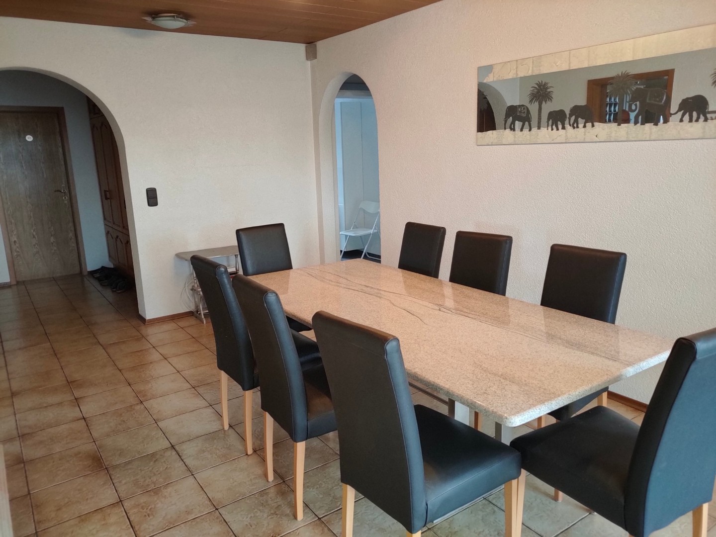 Gepflegte Wohnung im Zweifamilienhaus mit 5 Zimmern sowie Terrasse, Einbauküche und neuem Bad – Holzheim – Vorschaubild 7