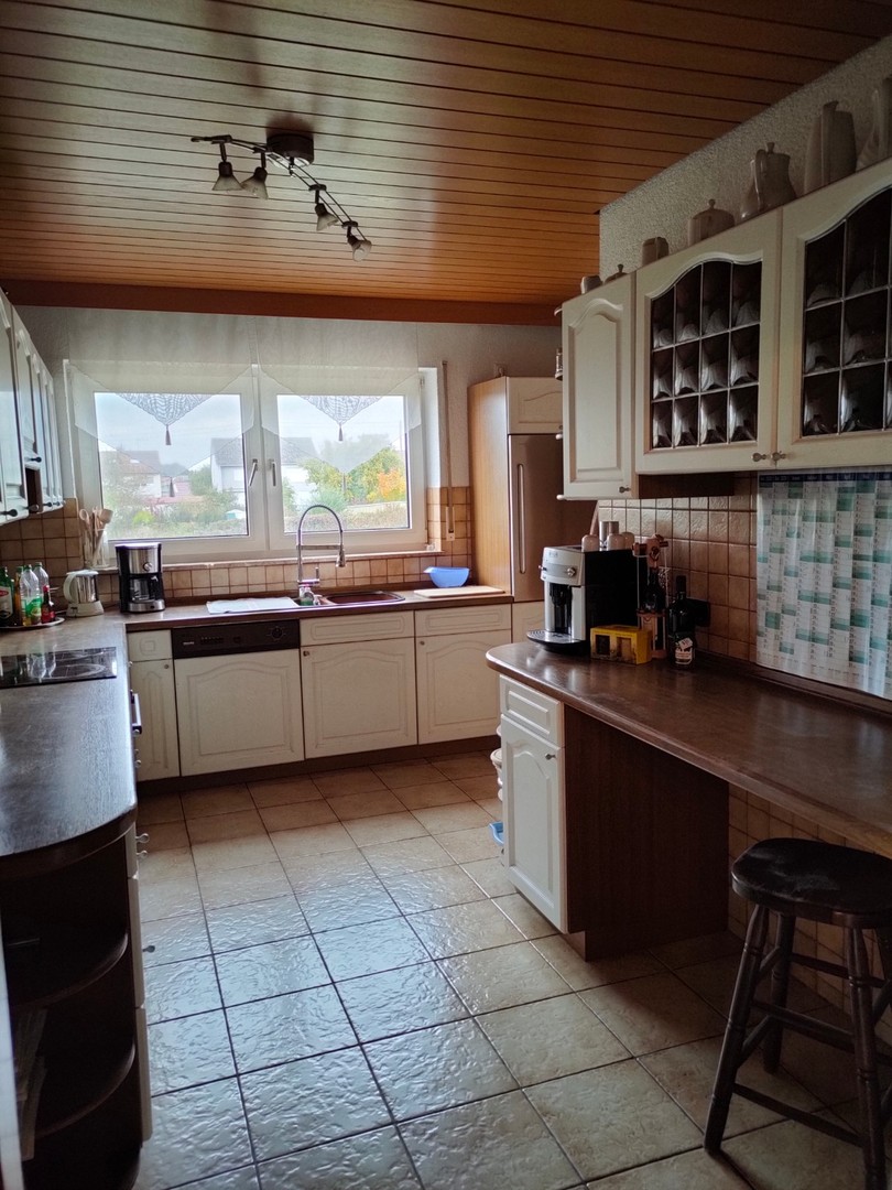 Gepflegte Wohnung im Zweifamilienhaus mit 5 Zimmern sowie Terrasse, Einbauküche und neuem Bad – Holzheim – Vorschaubild 11
