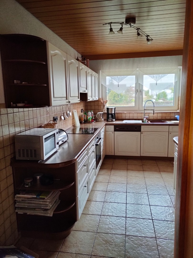 Gepflegte Wohnung im Zweifamilienhaus mit 5 Zimmern sowie Terrasse, Einbauküche und neuem Bad – Holzheim – Vorschaubild 12