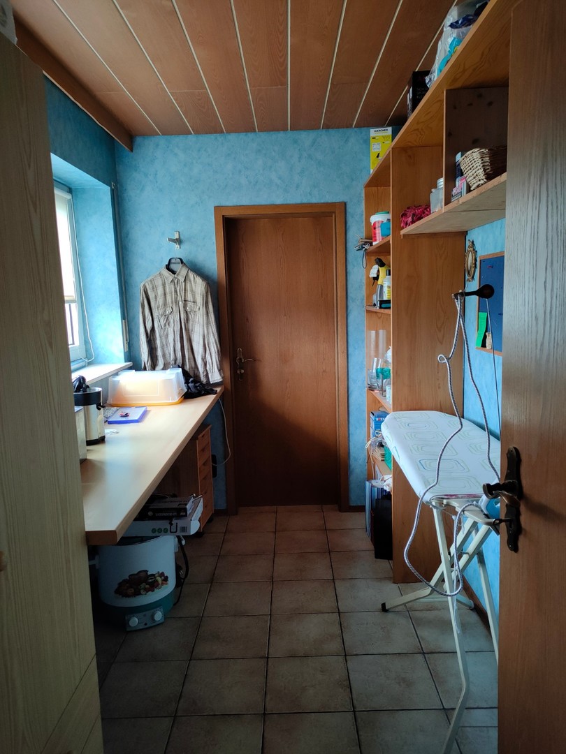 Gepflegte Wohnung im Zweifamilienhaus mit 5 Zimmern sowie Terrasse, Einbauküche und neuem Bad – Holzheim – Vorschaubild 14