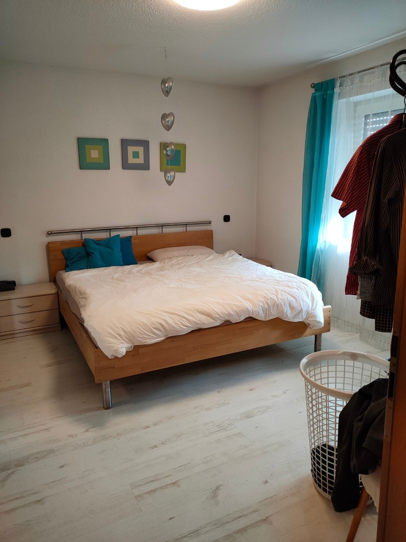 Gepflegte Wohnung im Zweifamilienhaus mit 5 Zimmern sowie Terrasse, Einbauküche und neuem Bad – Holzheim – Vorschaubild 22