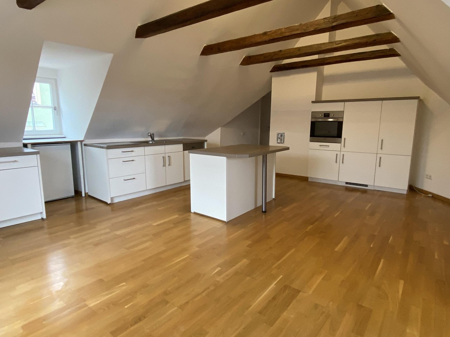 Helle Dachgeschosswohnung im Stadtzentrum von Kempten – Kempten – Vorschaubild 2