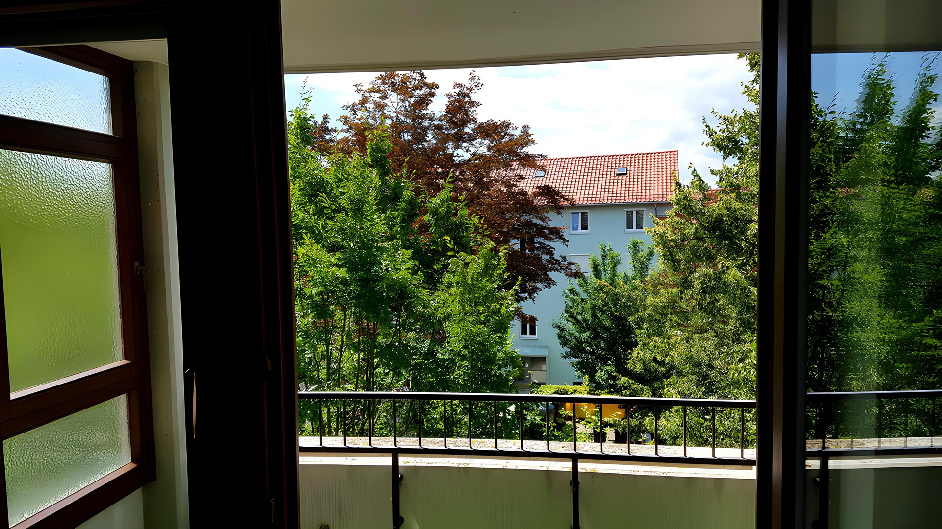 helle 2-Zimmer-Wohnung mit Balkon und Einbauküche in Augsburg – Augsburg – Vorschaubild 3