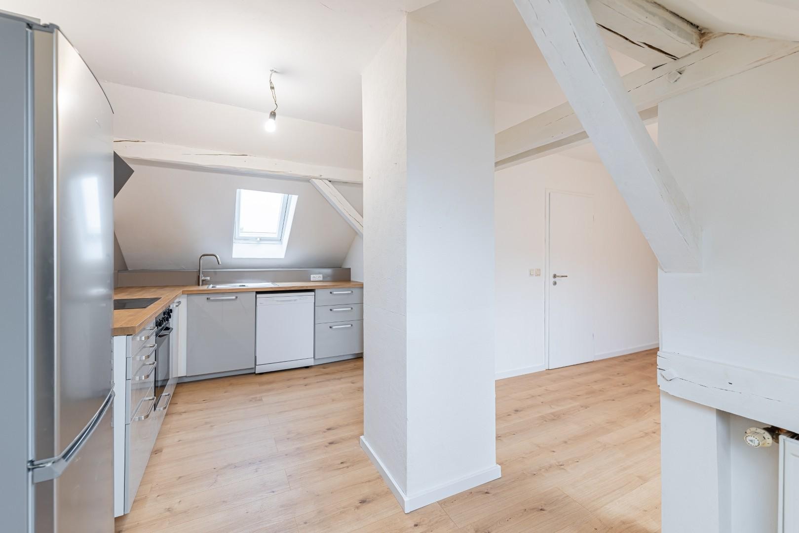 Wunderschöne 3 Zi Dachgeschoss Wohnung mit Balkon und Küche – Nürnberg – Vorschaubild 15