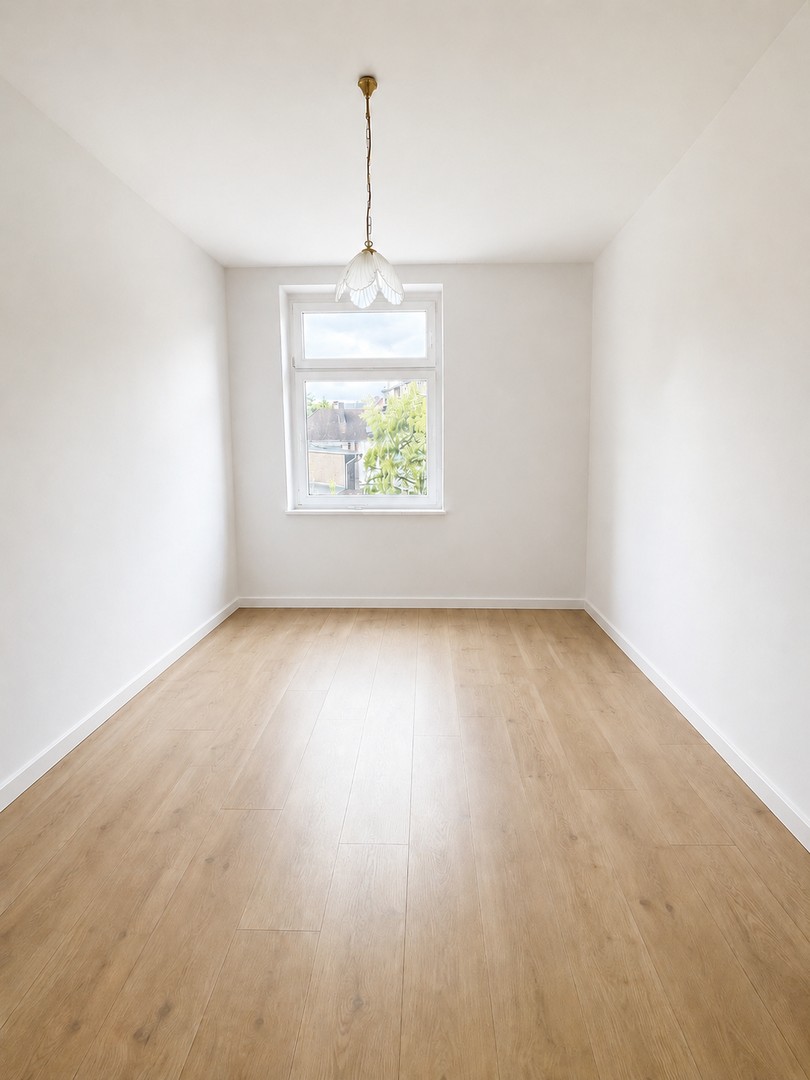 Ab sofort: renovierte 3,5-Zimmer-Wohnung mit 2 Bädern und 2 Balkonen