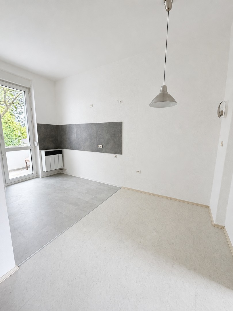 Ab sofort: renovierte 3,5-Zimmer-Wohnung mit 2 Bädern und 2 Balkonen – Essen – Vorschaubild 2