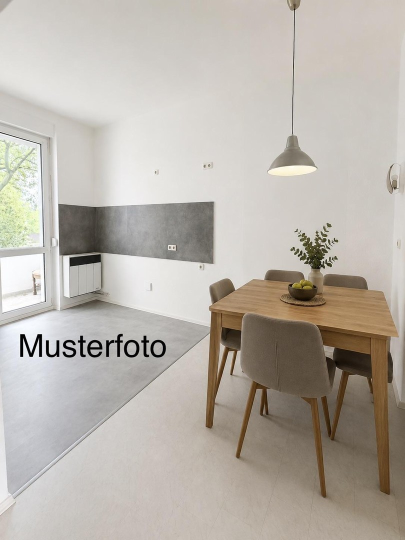 Ab sofort: renovierte 3,5-Zimmer-Wohnung mit 2 Bädern und 2 Balkonen – Essen – Vorschaubild 3