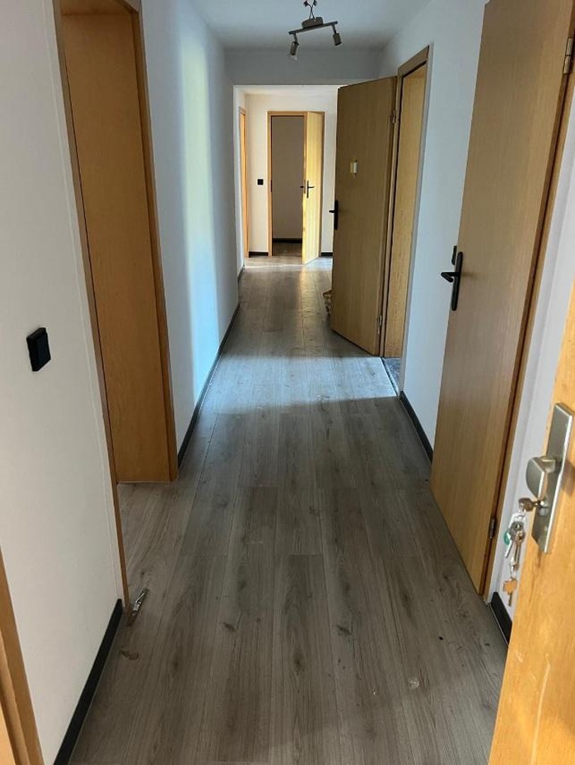 3-Zi. Whg. 82,0qm vollständig renoviert im 3. OG, ab 01.08. frei – Nürnberg – Vorschaubild 2