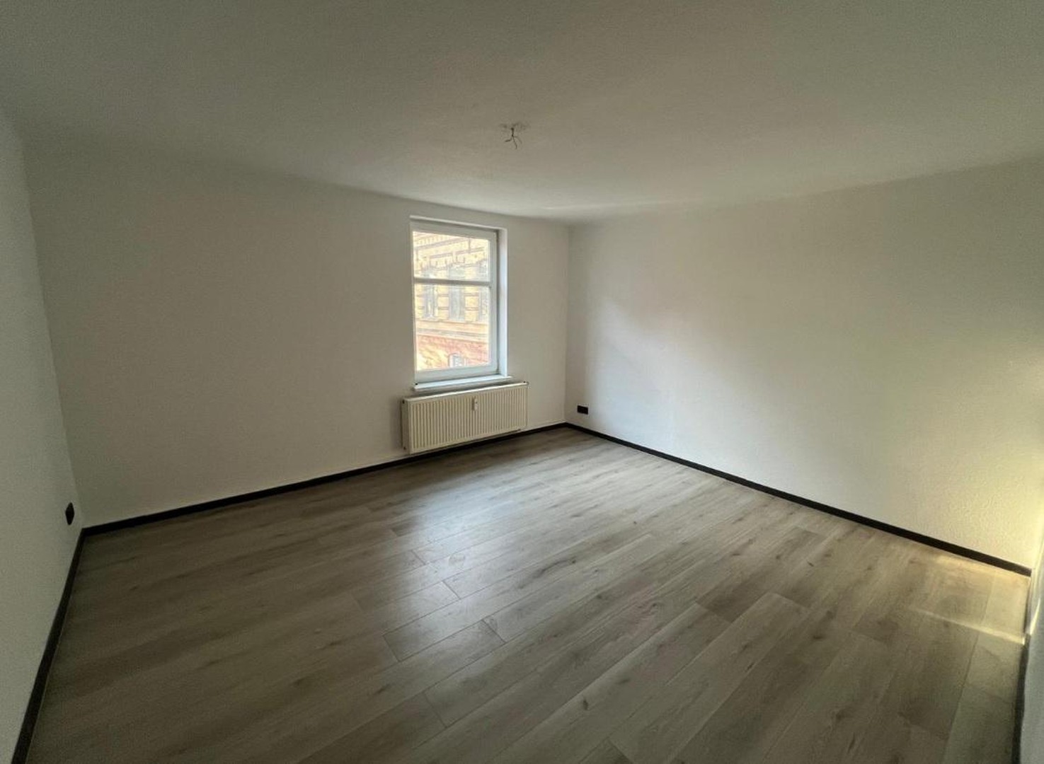 3-Zi. Whg. 82,0qm vollständig renoviert im 3. OG, ab 01.08. frei – Nürnberg – Vorschaubild 3