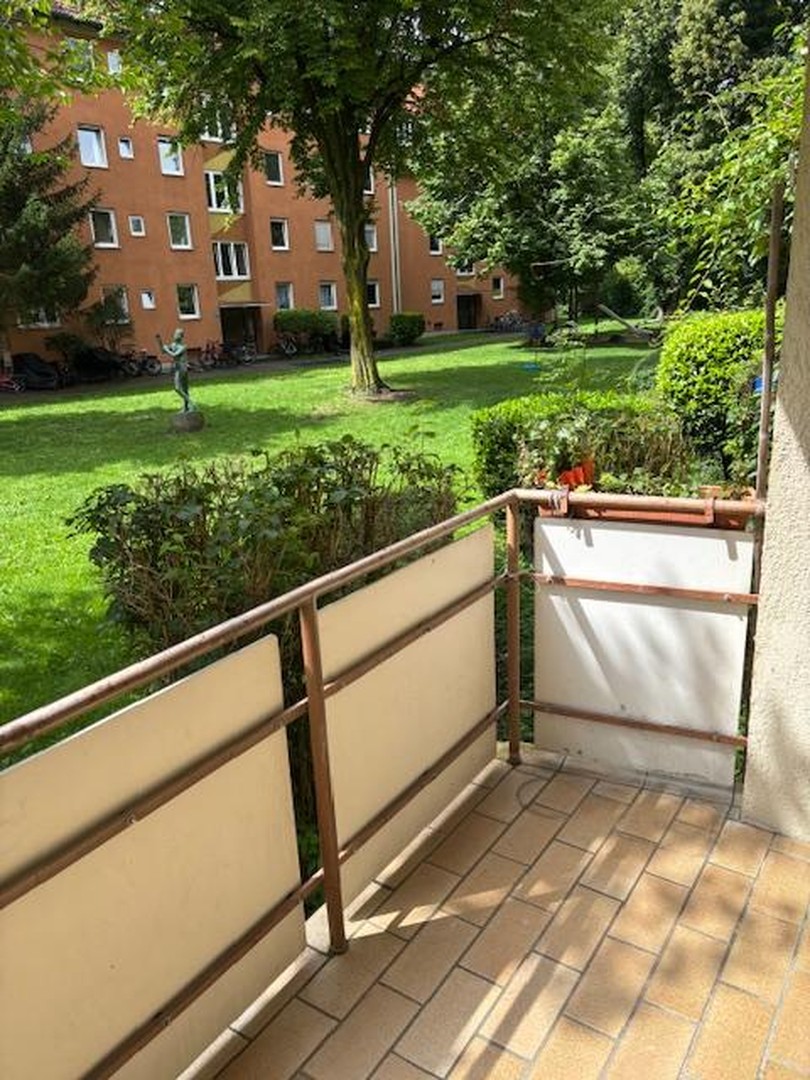TOP 2-er WG-Wohnung direkt am Flaucher! renoviert, 3 Zi, Wohnküche, Westbalkon, keine EBK!