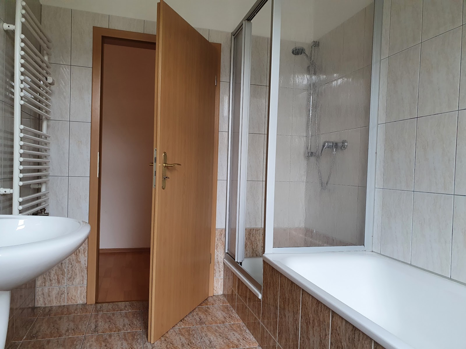 3-Zimmer-Wohnung mit Dusche & Wanne & Balkon im 1. Obergeschoss – Chemnitz – Vorschaubild 4