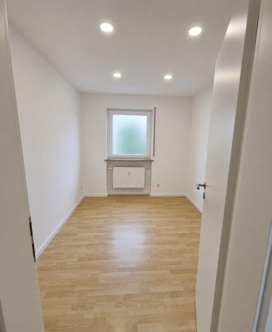 3 Zimmer Wohnung 84,0qm neu renoviert im 2. OG, ab 15.08. frei – Nürnberg – Vorschaubild 2