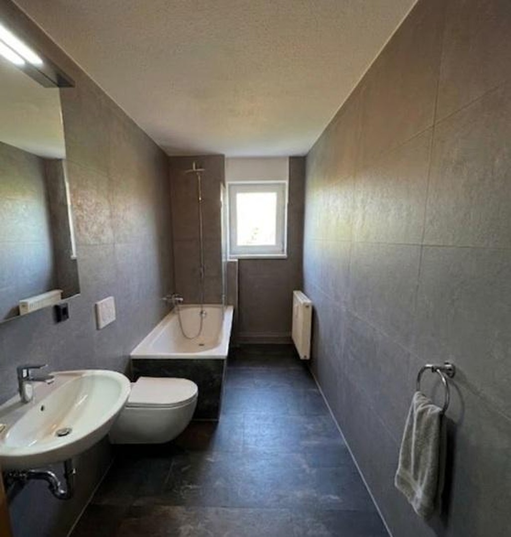 3 Zimmer Wohnung 84,0qm neu renoviert im 2. OG, ab 15.08. frei – Nürnberg – Vorschaubild 3