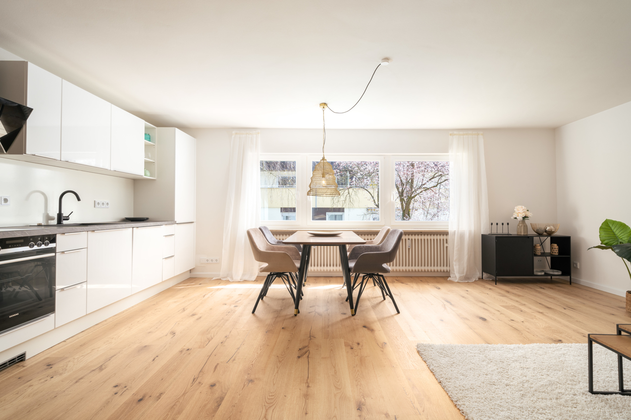 Einziehen + Wohlfühlen! - Exklusive Wohnung mit Balkon in idyllischer Lage – München – Vorschaubild 2