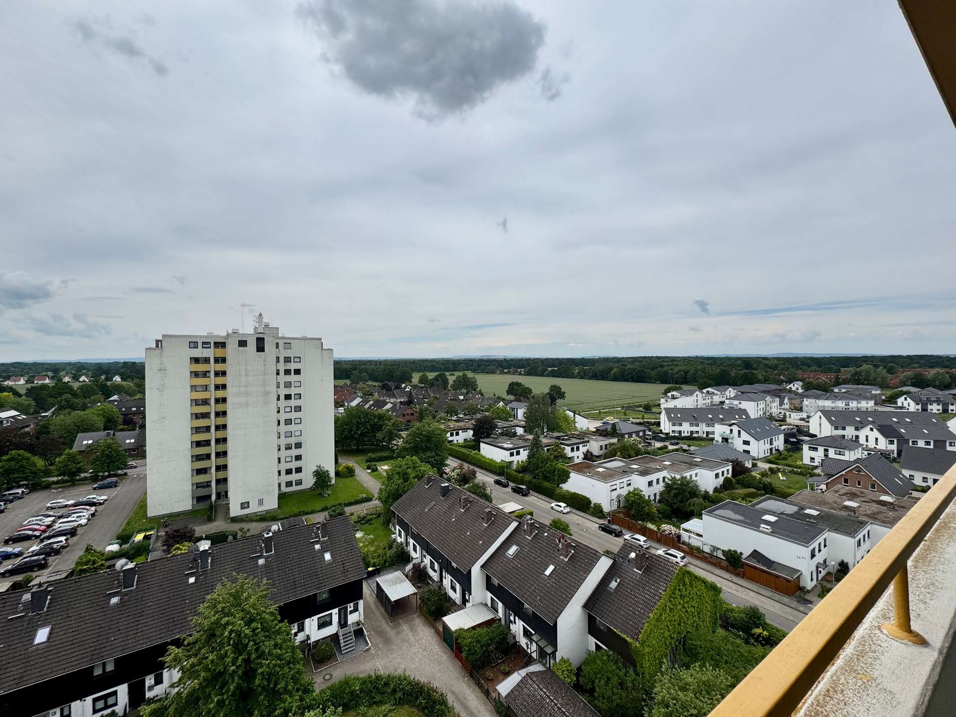 Helle 3-Zimmer-Wohnung im 10. Obergeschoss mit Weitblick