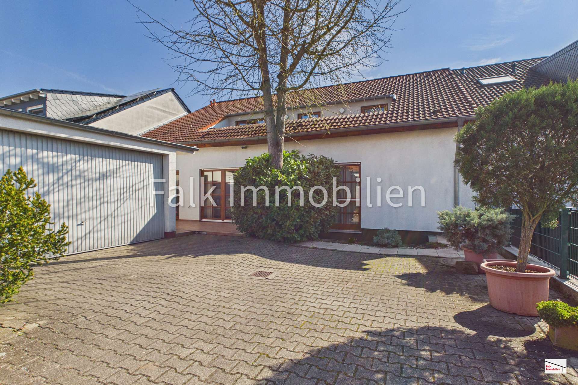 ***Doppelt gut! Zwei Wohnungen, doppelte Sicherheit. 2-Familienhaus, vermietet, MA-Gartenstadt*** – Mannheim – Bild 1 von 23