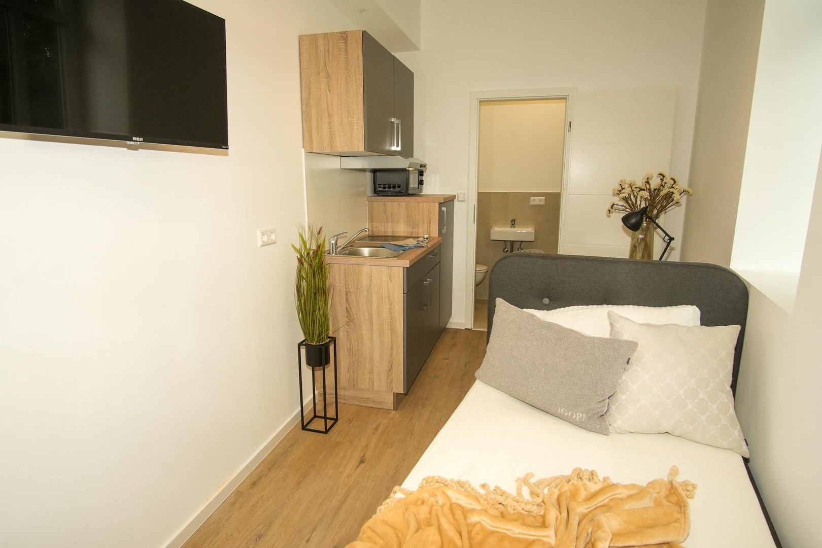 Möbliertes Mini-Apartment mit Einbauküche + INKL. WLAN + TV