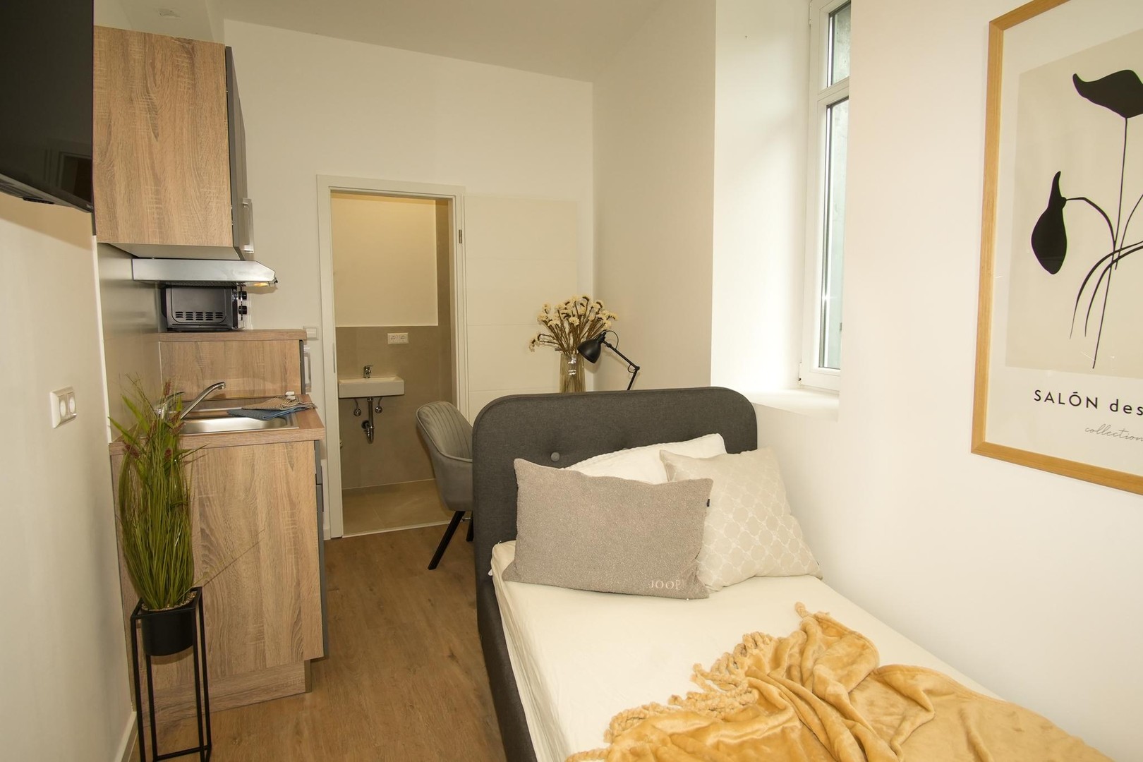 Möbliertes Mini-Apartment mit Einbauküche + INKL. WLAN + TV – Karlsruhe – Vorschaubild 2