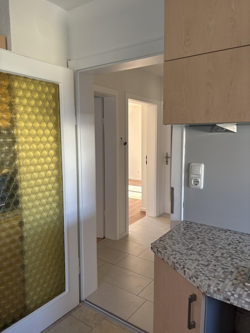 Geräumige und helle Altbauwohnung mit Dachterrasse in bester Karlsfelder Lage – Karlsfeld – Vorschaubild 7