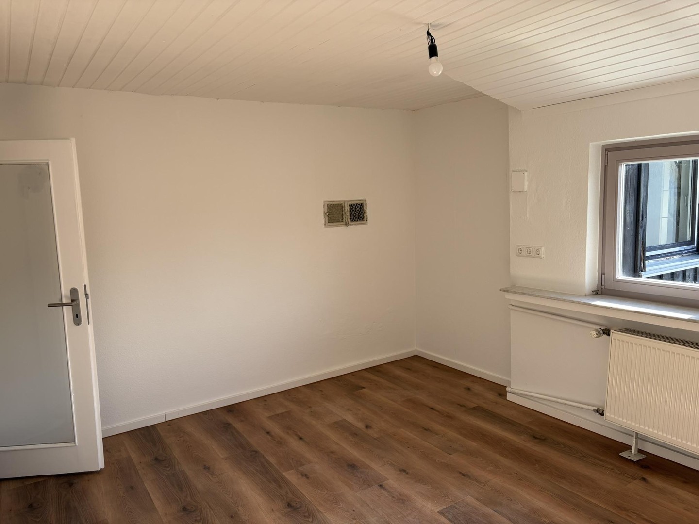 Geräumige und helle Altbauwohnung mit Dachterrasse in bester Karlsfelder Lage – Karlsfeld – Vorschaubild 12