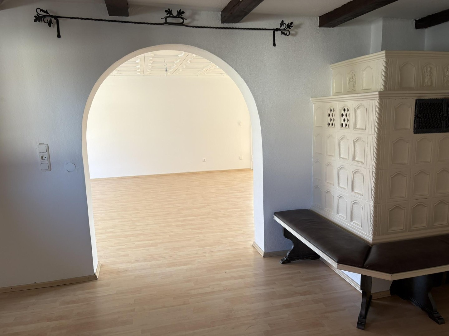 Geräumige und helle Altbauwohnung mit Dachterrasse in bester Karlsfelder Lage – Karlsfeld – Vorschaubild 14