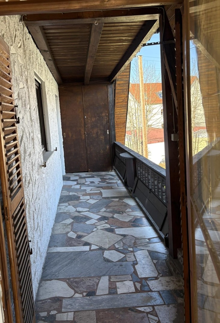 Geräumige und helle Altbauwohnung mit Dachterrasse in bester Karlsfelder Lage – Karlsfeld – Vorschaubild 20