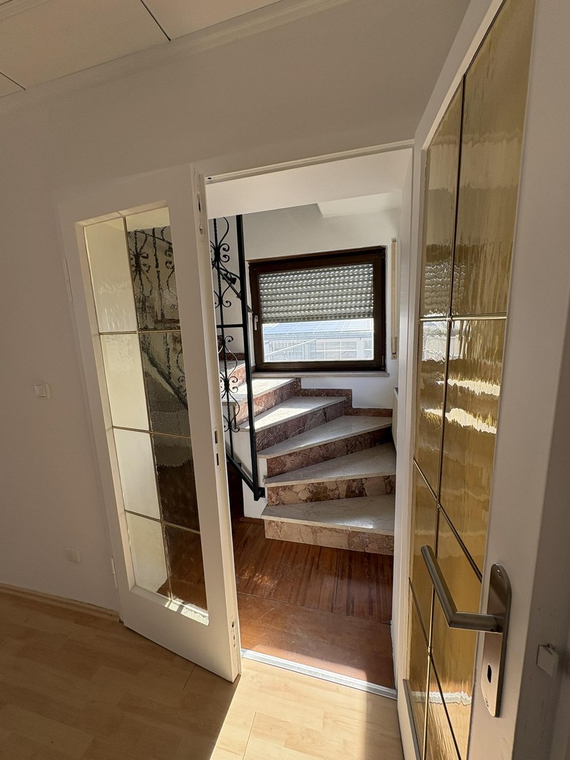 Geräumige und helle Altbauwohnung mit Dachterrasse in bester Karlsfelder Lage – Karlsfeld – Vorschaubild 21